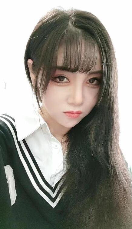 地铁站年轻美女