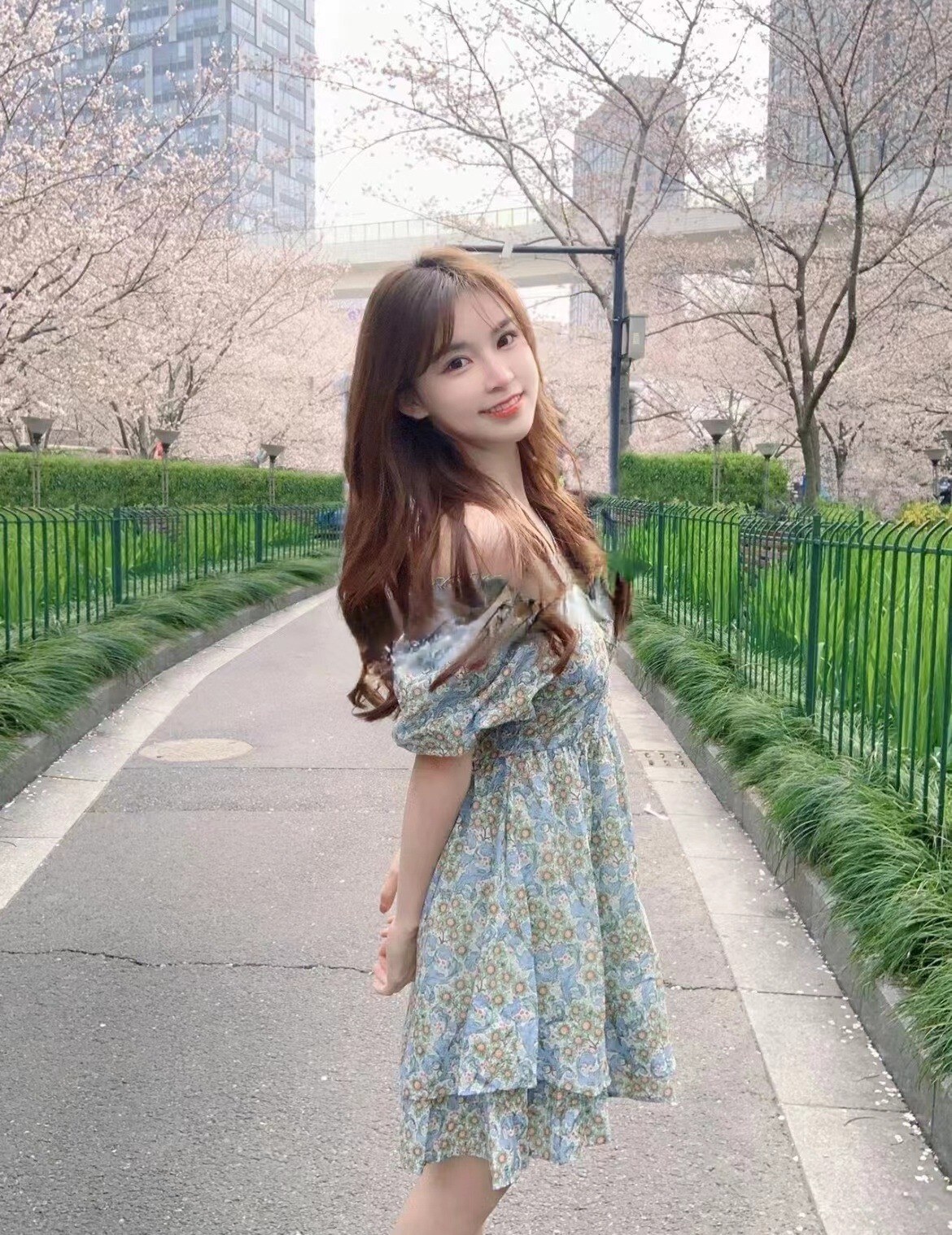龙华清纯兼职学妹