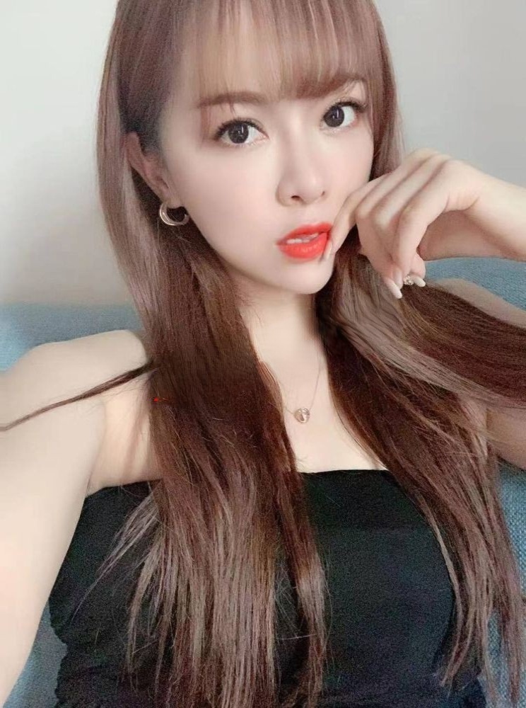 服务和颜值并存的妹子