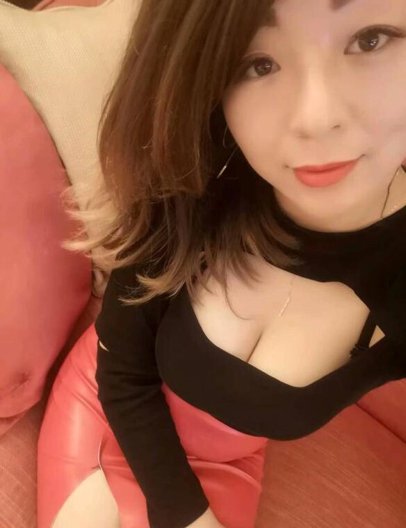 御姐范的性感少妇