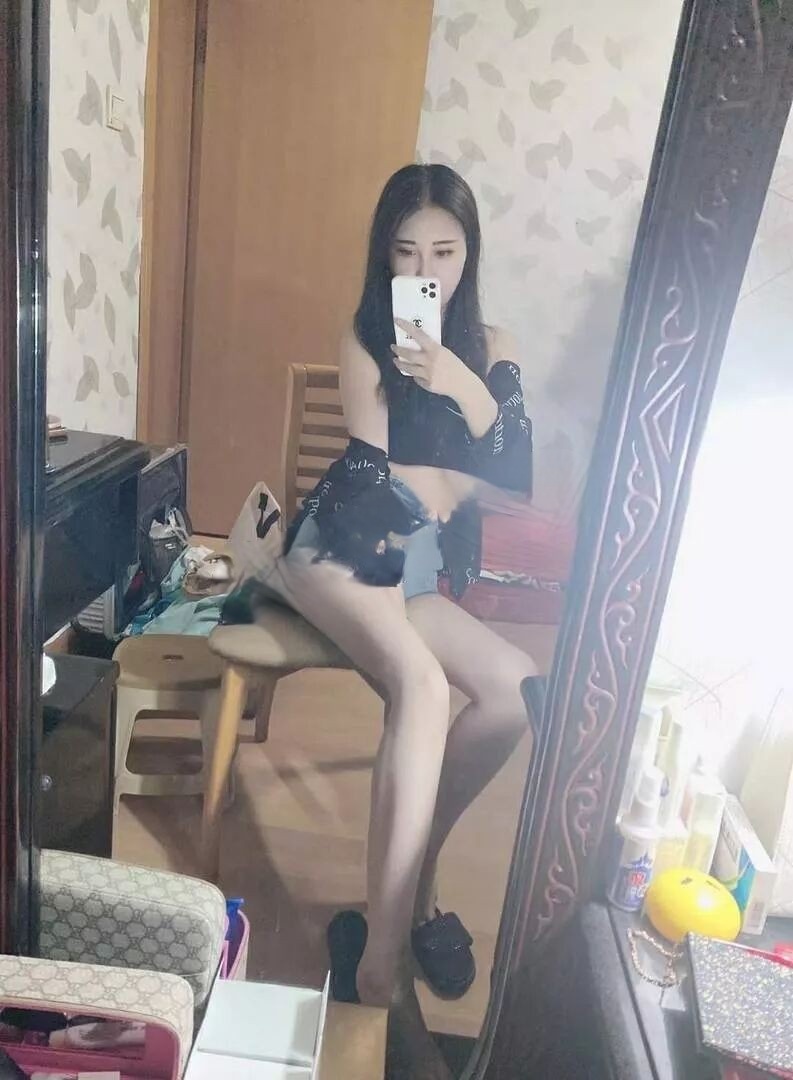 气质还不错的小妹