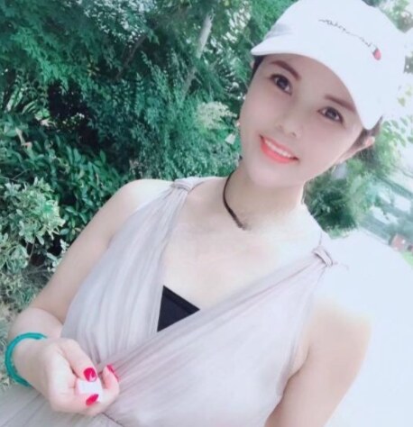 体验巨臀骚姐姐