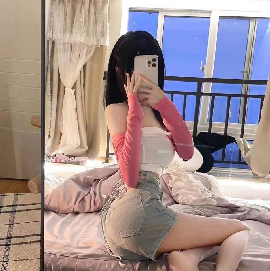 高挑粉嫩制服大长腿妹妹