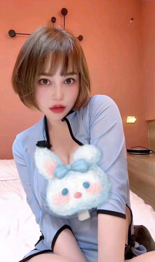 上城大胸大屁股骚妹