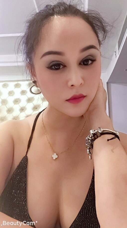 刺激的大胸熟女