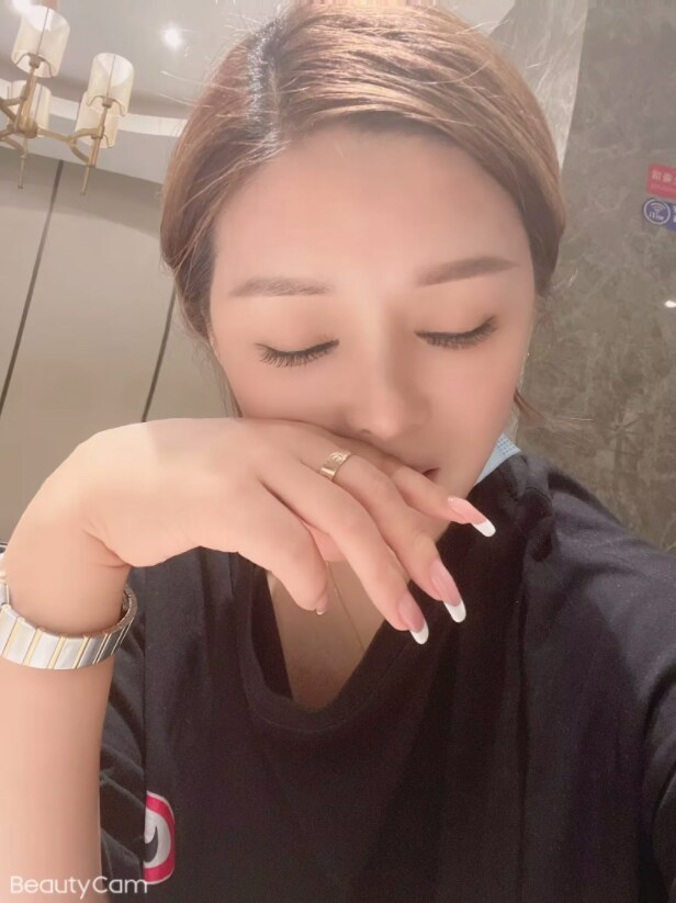 轻熟单身小姐姐