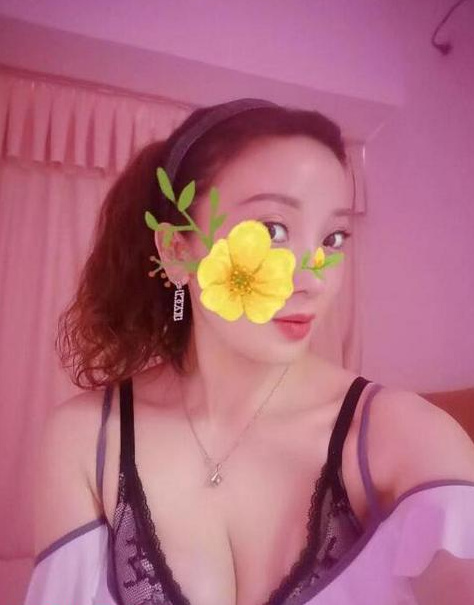 闷骚的制服少妇