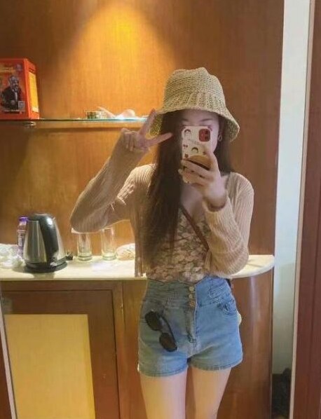 鼓楼地铁口邻家肤白