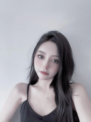 02年嫩芽小欣可舌吻