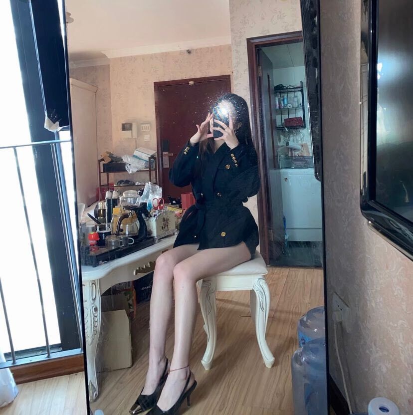 江汉路长腿颜值嫩妹