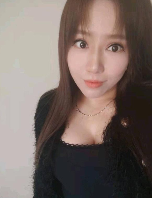 口活好的小骚货