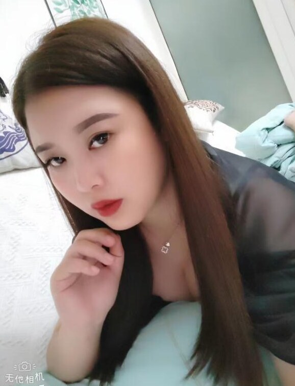 性感翘臀小嫩妹