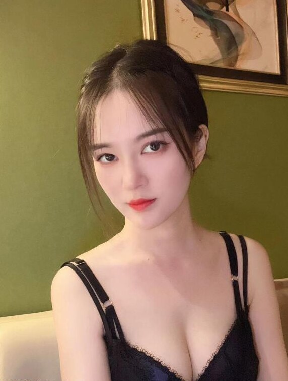 让人着迷的大胸妹