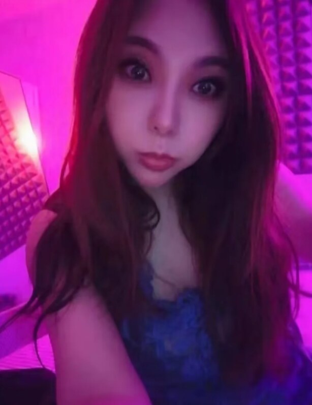 战神西西舌头会打转