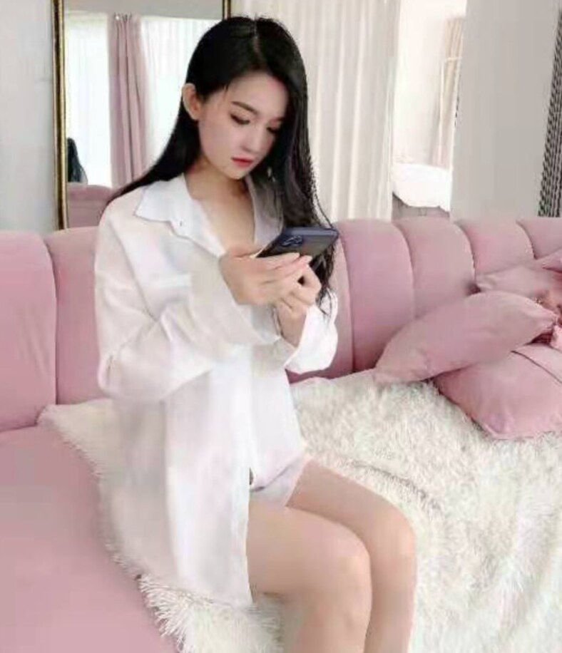 很会舔的小姐姐