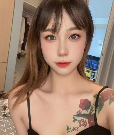 纹身妹玫瑰