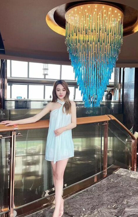 白嫩美胸骚茜茜