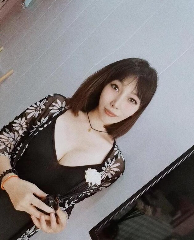 温柔好身材的小雪