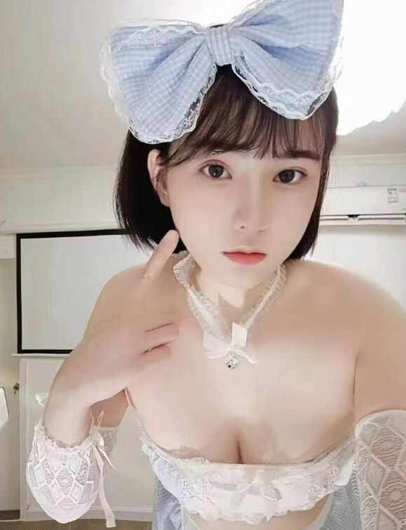 可以拍照的大胸妹子