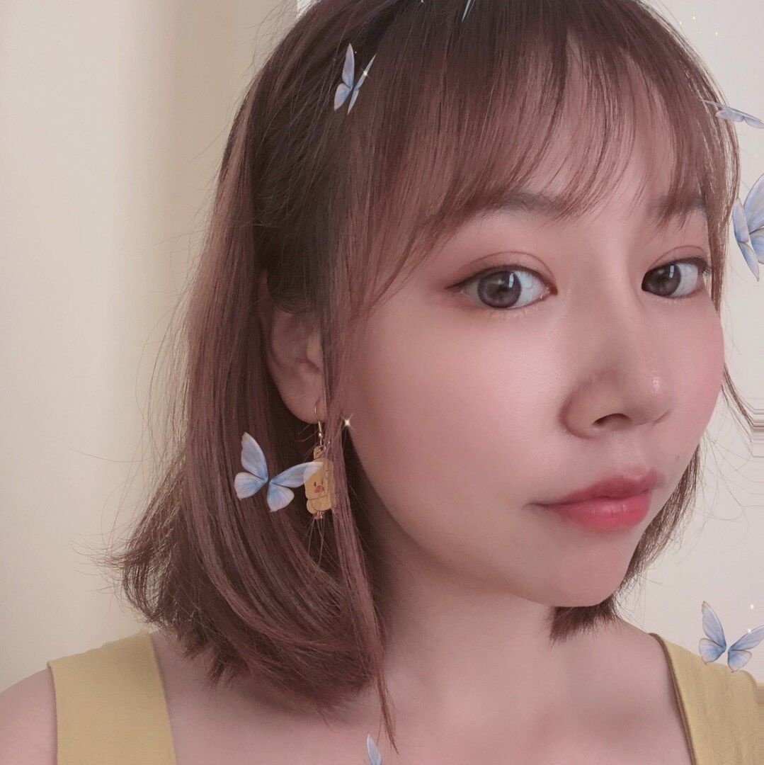 风骚短发大波妹子