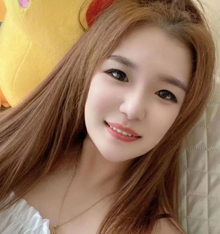 长腿少妇，姿势很配合