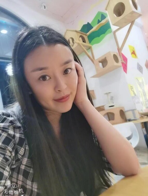 观音桥欲女睡床天花板