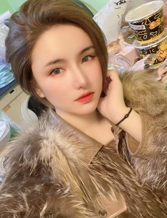 气质美女萨琳娜