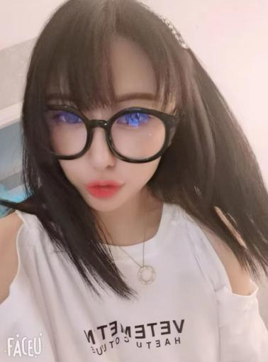 上海一字马女神