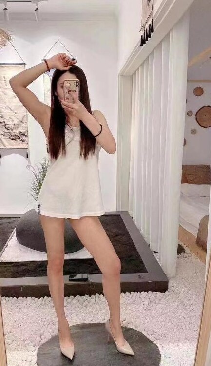 长腿轻熟女依依
