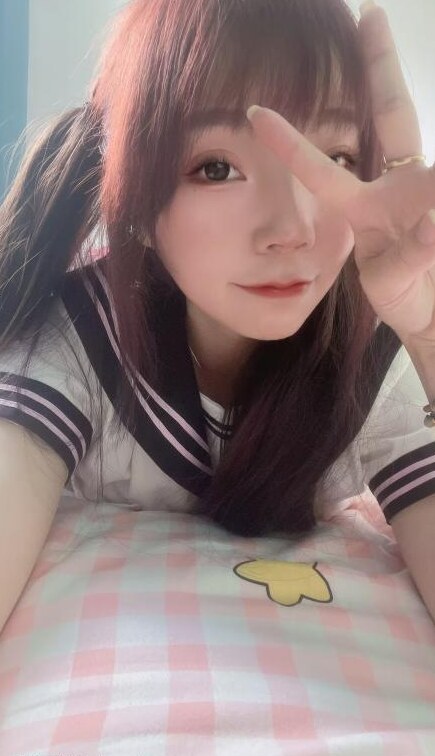 黄埔娇小型有制服