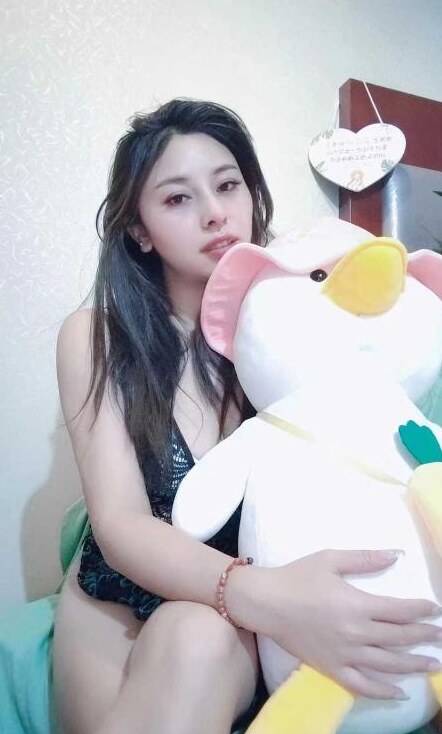 天河舌吻西双版纳美女