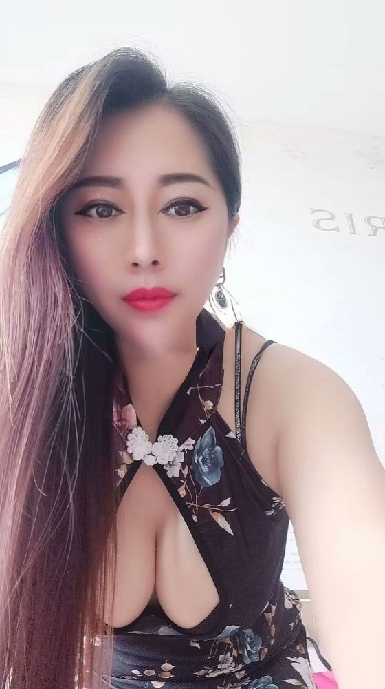  身材妖娆大奶骚妹