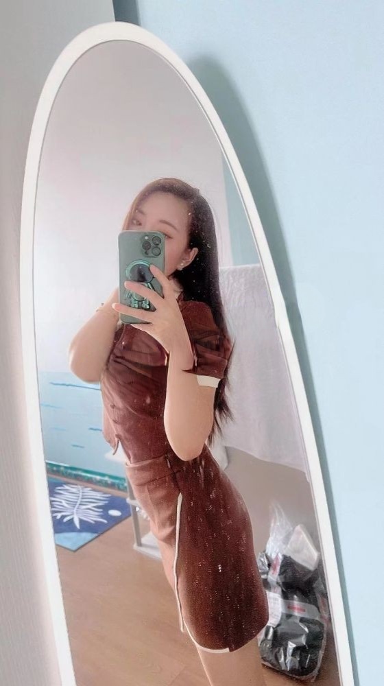 天津会倒立的少妇
