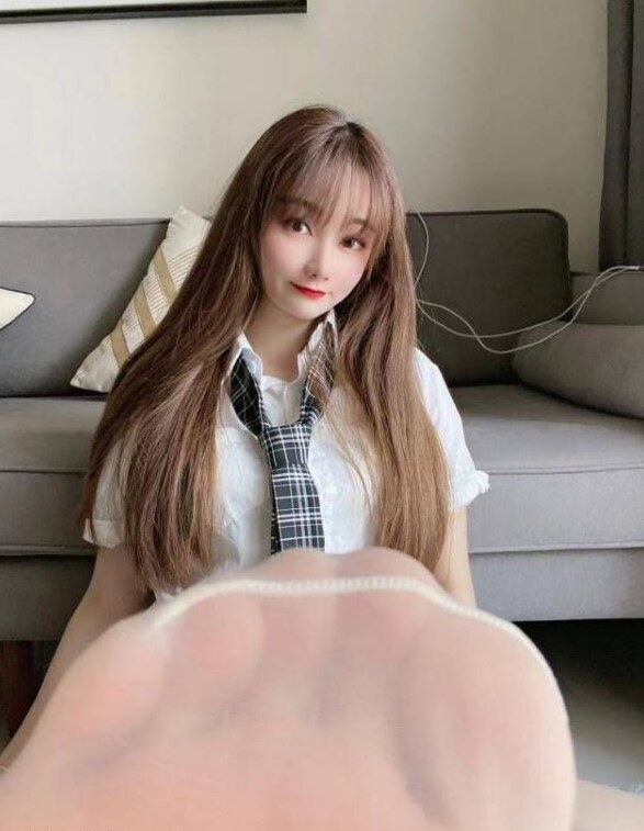 广州丝袜模特朵朵