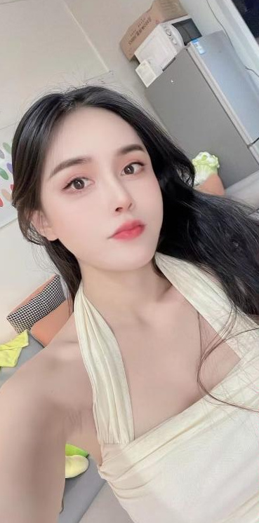 前凸后翘的美美