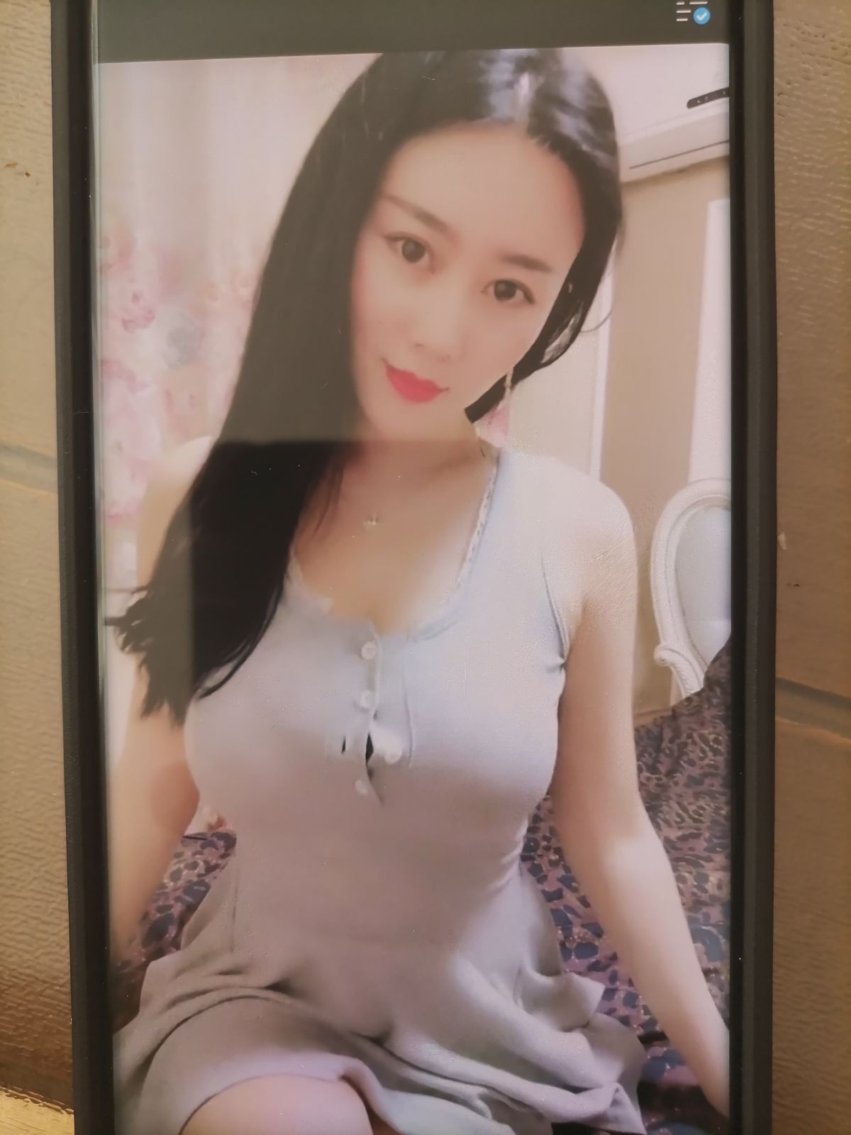 胸大屁股大美女小姐姐