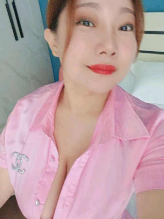 炮轰喷水美妇