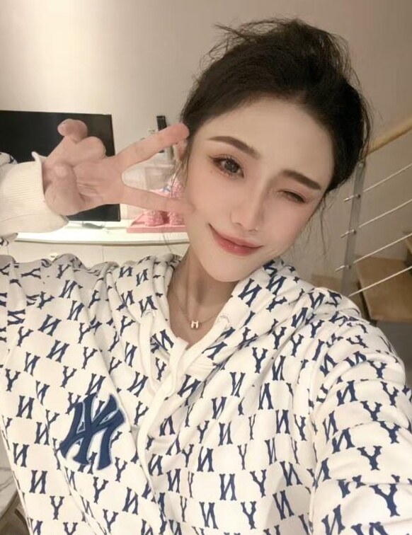 性感大嘴唇老师