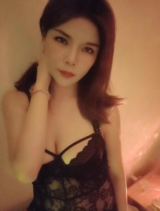 妹子身材很顶