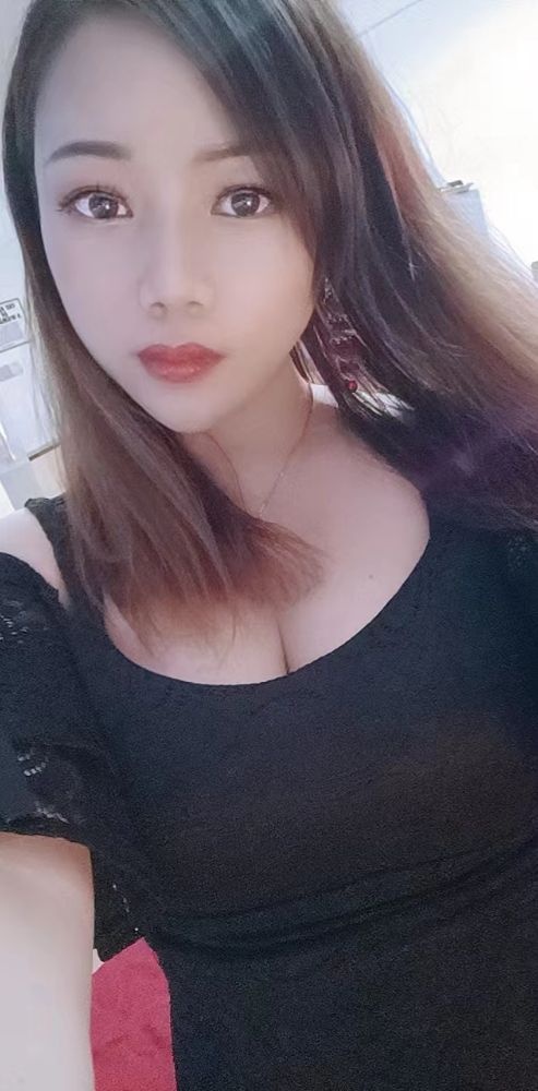 可爱娇巧的妹子