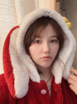 刚出来的美女做小活