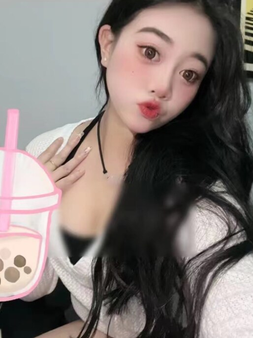 微胖型大奶丰臀骚货