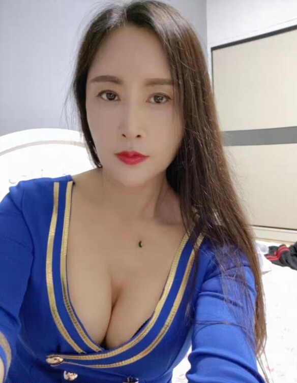 最近很火的长腿少妇