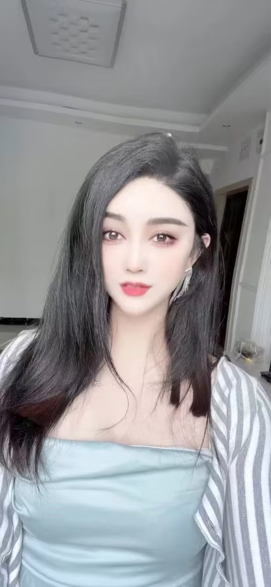 同德广场大奶妹子