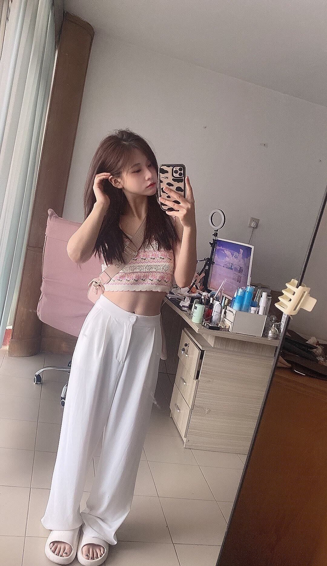 宿迁三点粉嫩的白虎嫩妹