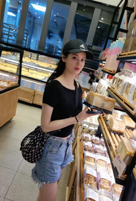 布吉翘臀骚悠悠