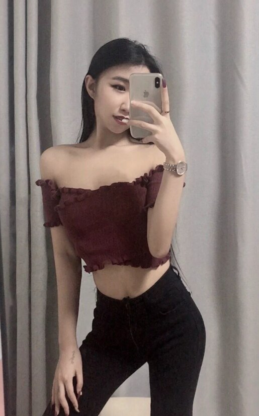 妹妹，皮肤超好，又滑又嫩