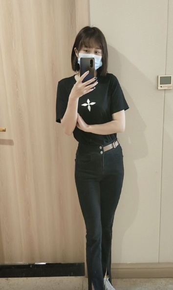 性感姐姐身材不错
