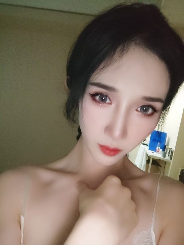 和平02年高颜值小妹