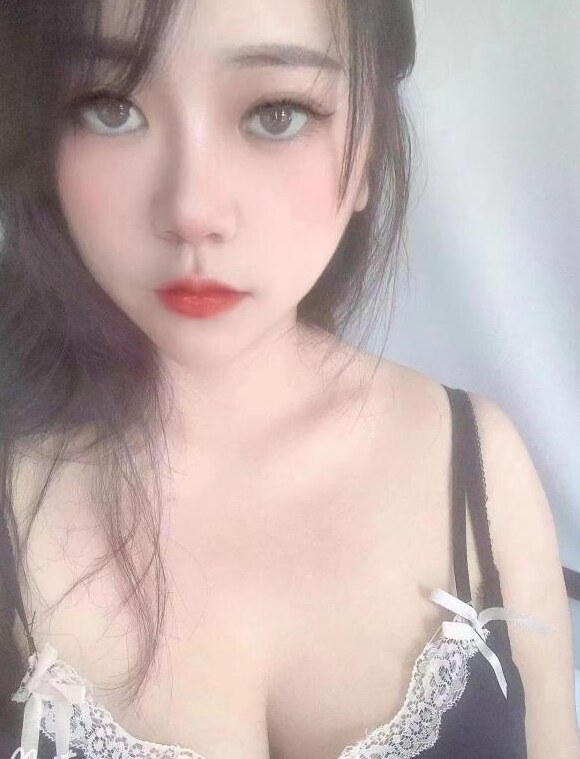 漂亮口活儿女孩